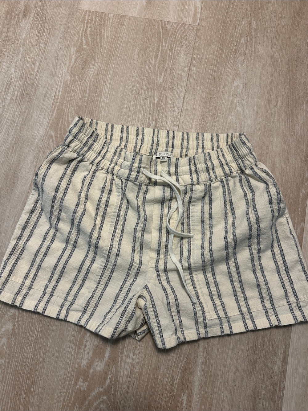 Z-Supply Striped Drawstring Women’s Shorts - Cream & Navy